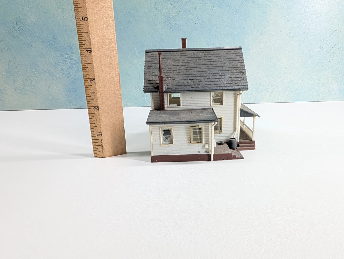 USED Revell HO Scale White Farm House
