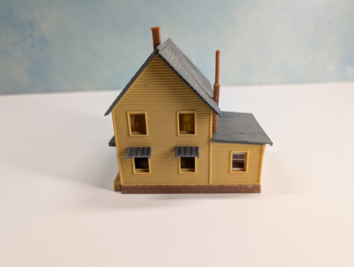 USED Revell HO Scale Yellow Farm House