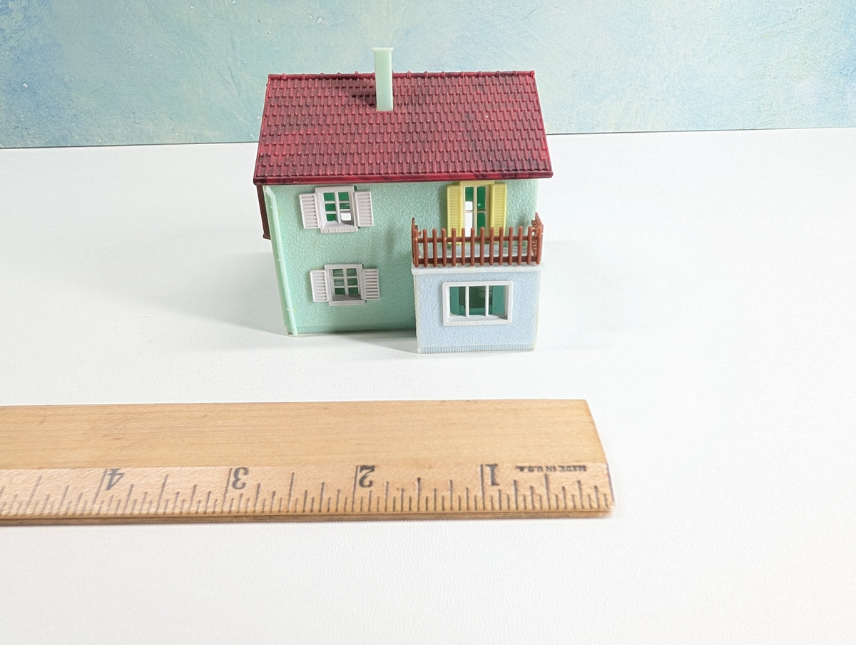USED HO Scale German House w/ Balcony