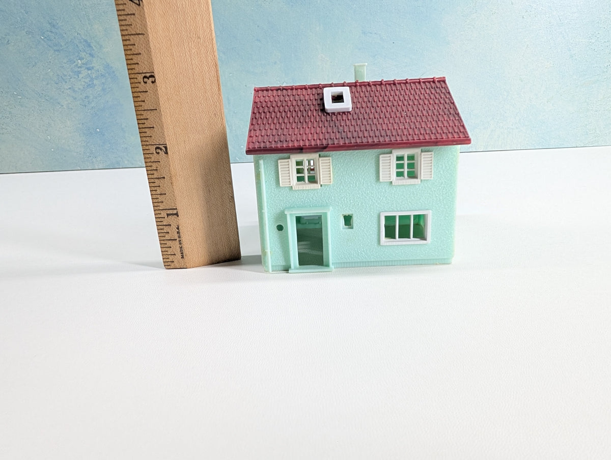 USED HO Scale German House w/ Balcony