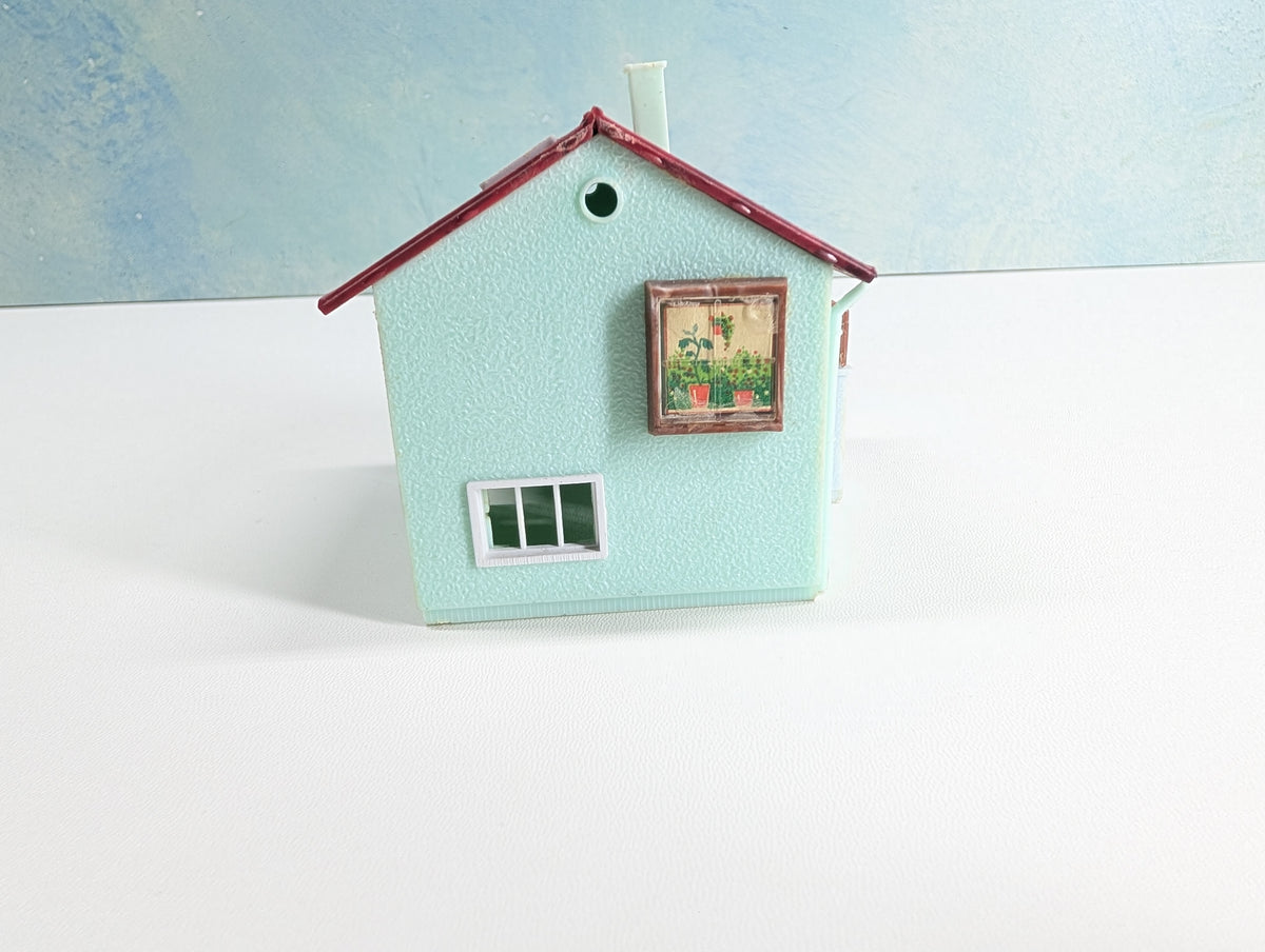 USED HO Scale German House w/ Balcony