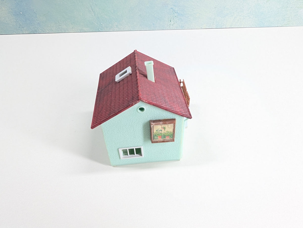 USED HO Scale German House w/ Balcony