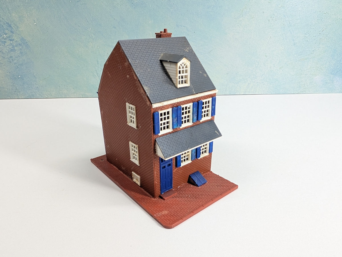 USED HO Scale Brick House w/ Dark Blue Shutters