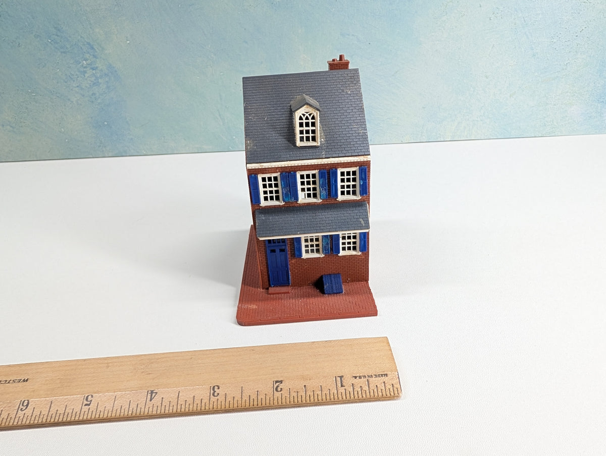 USED HO Scale Brick House w/ Dark Blue Shutters