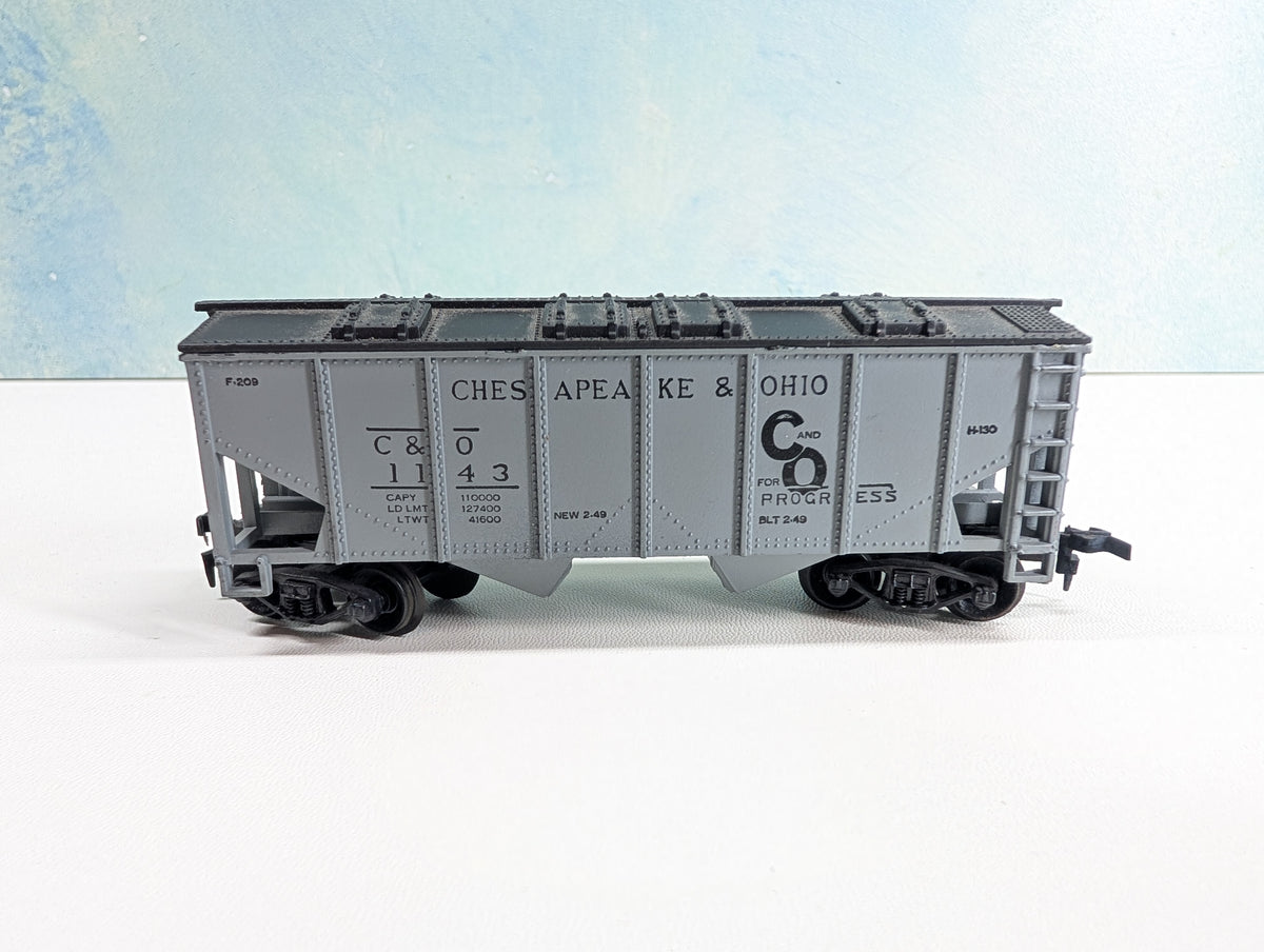 USED HO Scale 2 Bay Hopper Chesapeake and Ohio C&O #1143