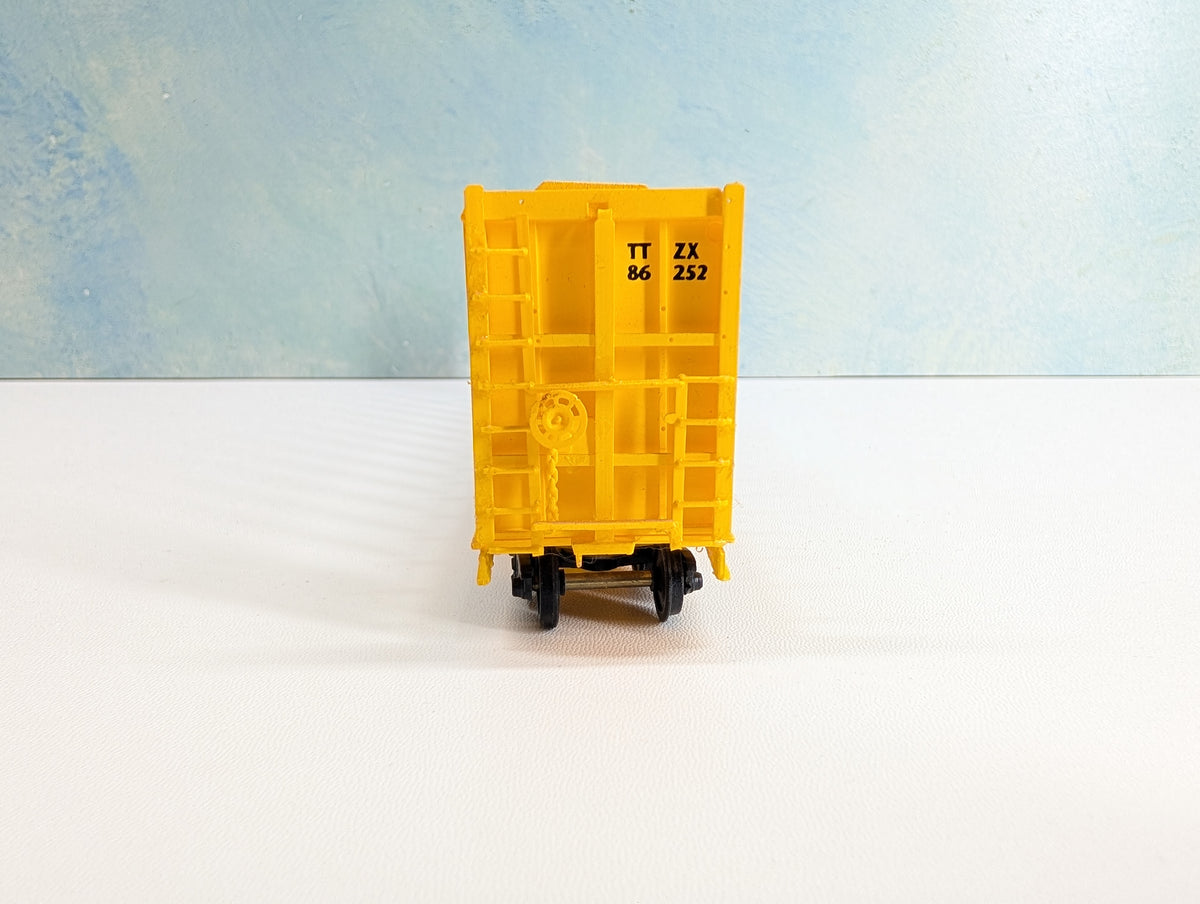 USED MCKEAN HO Scale Center Beam Open Flat Car Trailer Train TTZX #86252
