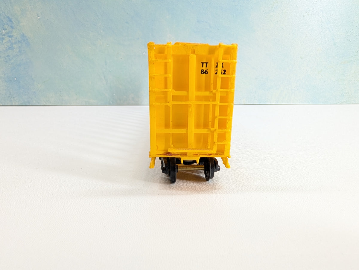 USED MCKEAN HO Scale Center Beam Open Flat Car Trailer Train TTZX #86252