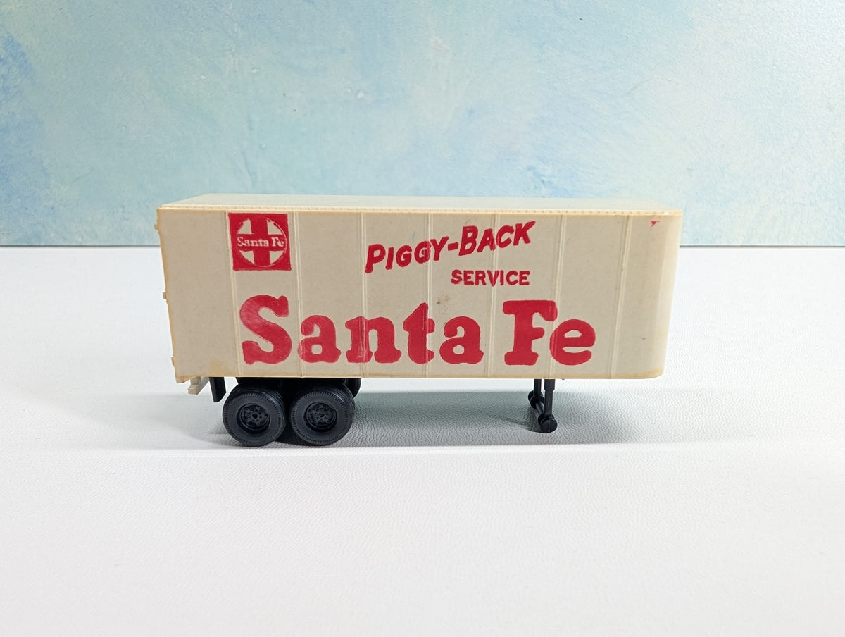 USED Tyco HO Scale Piggy Trailer Santa Fe