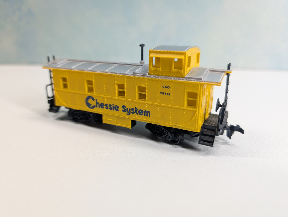 USED Lionel HO Scale Caboose Chessie System C&O #98418