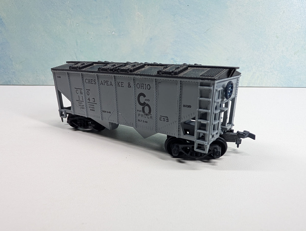 USED Life-Like HO Scale 2 Bay Covered Hopper Chesapeake and Ohio C&O #1143