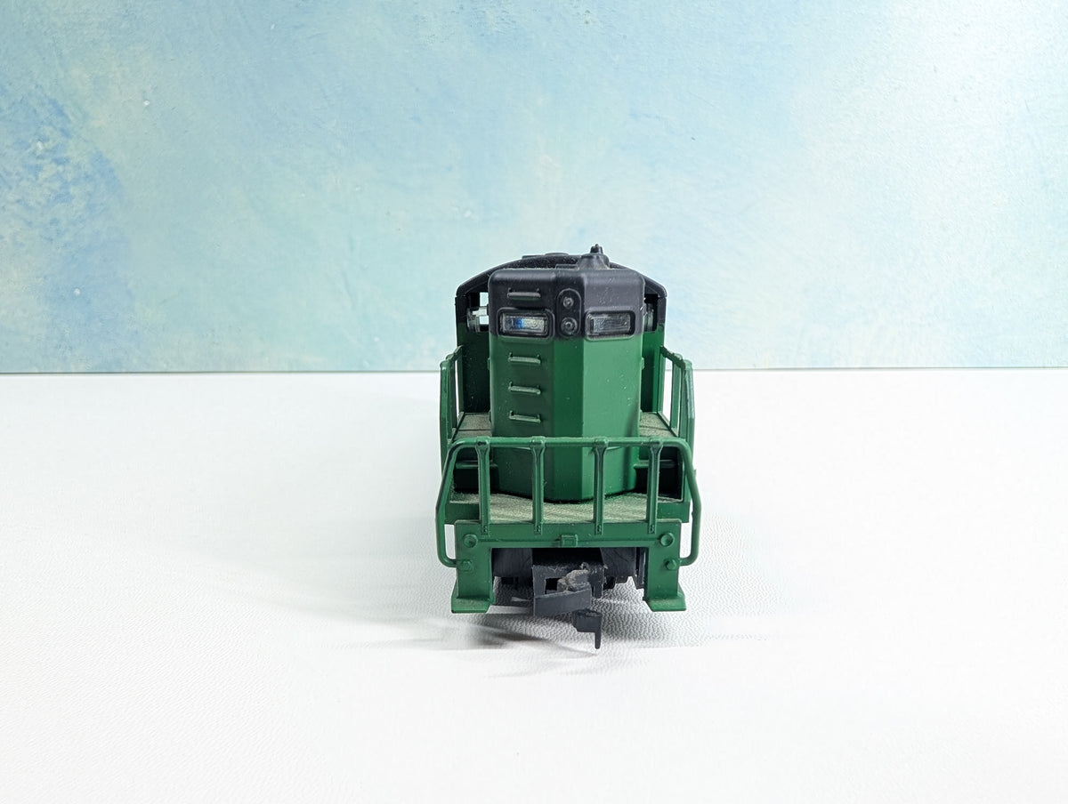 USED AHM HO Scale High Nose GP-18 Diesel Locomotive Burlington Northern BN #1998 Unpowered