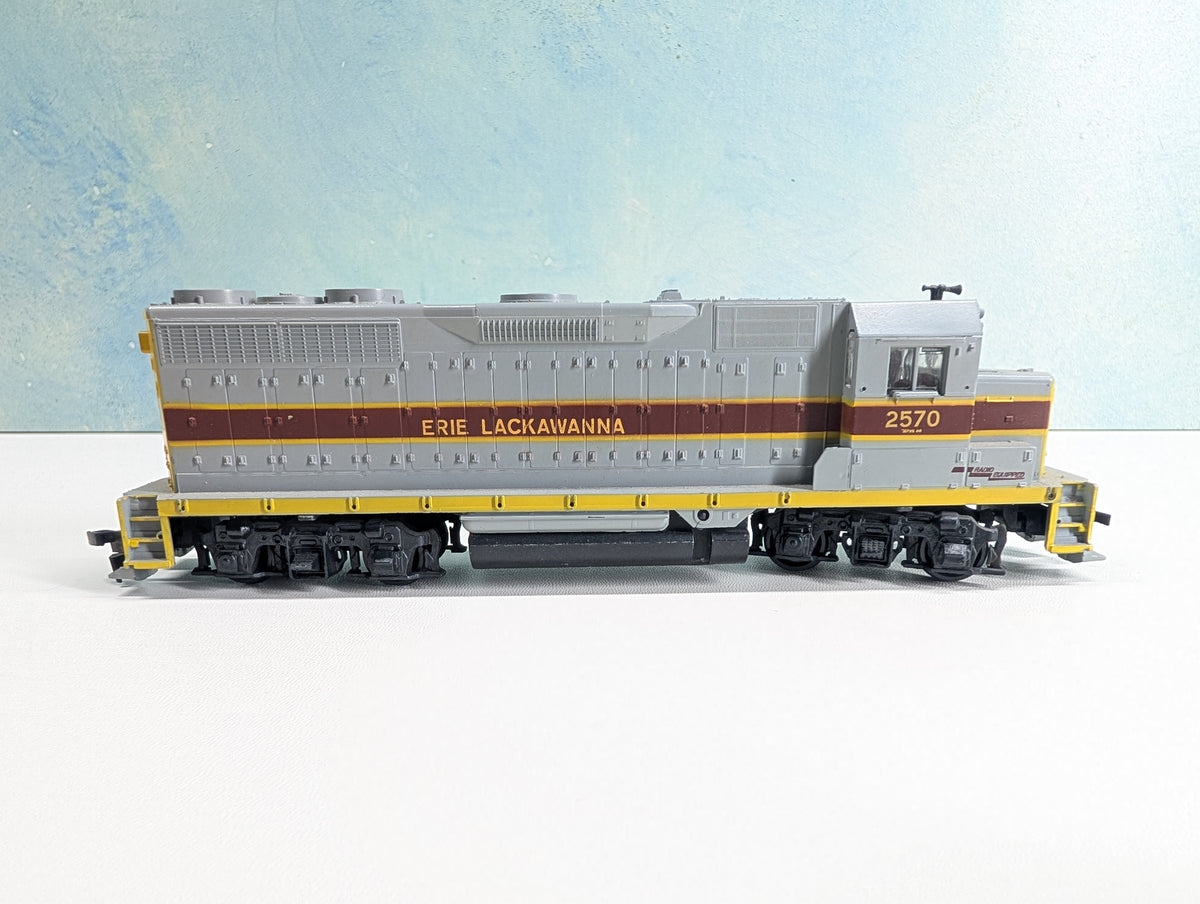 USED Athearn HO Scale GP35 Diesel Locomotive Erie Lackawanna #2570 Unpowered