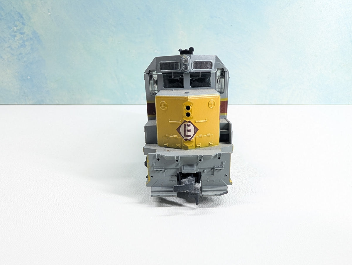 USED Athearn HO Scale GP35 Diesel Locomotive Erie Lackawanna #2570 Unpowered
