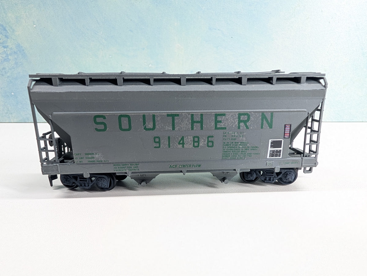 USED Athearn HO Scale 2 Bay Covered Hopper Southern #91486