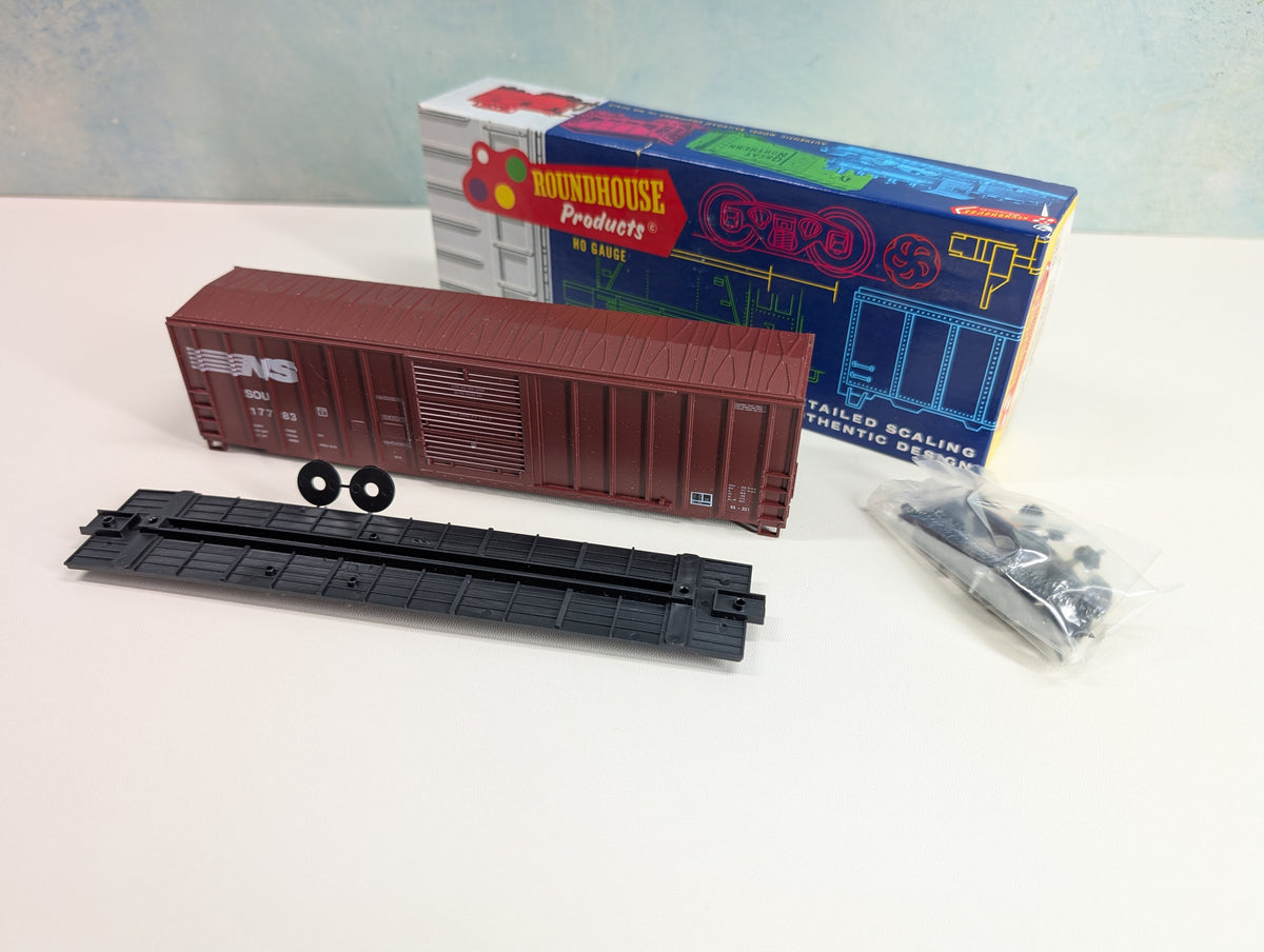 USED Roundhouse 1967 HO Scale 50' FMC SD Box Car Norfolk Southern SOU #17783 KIT