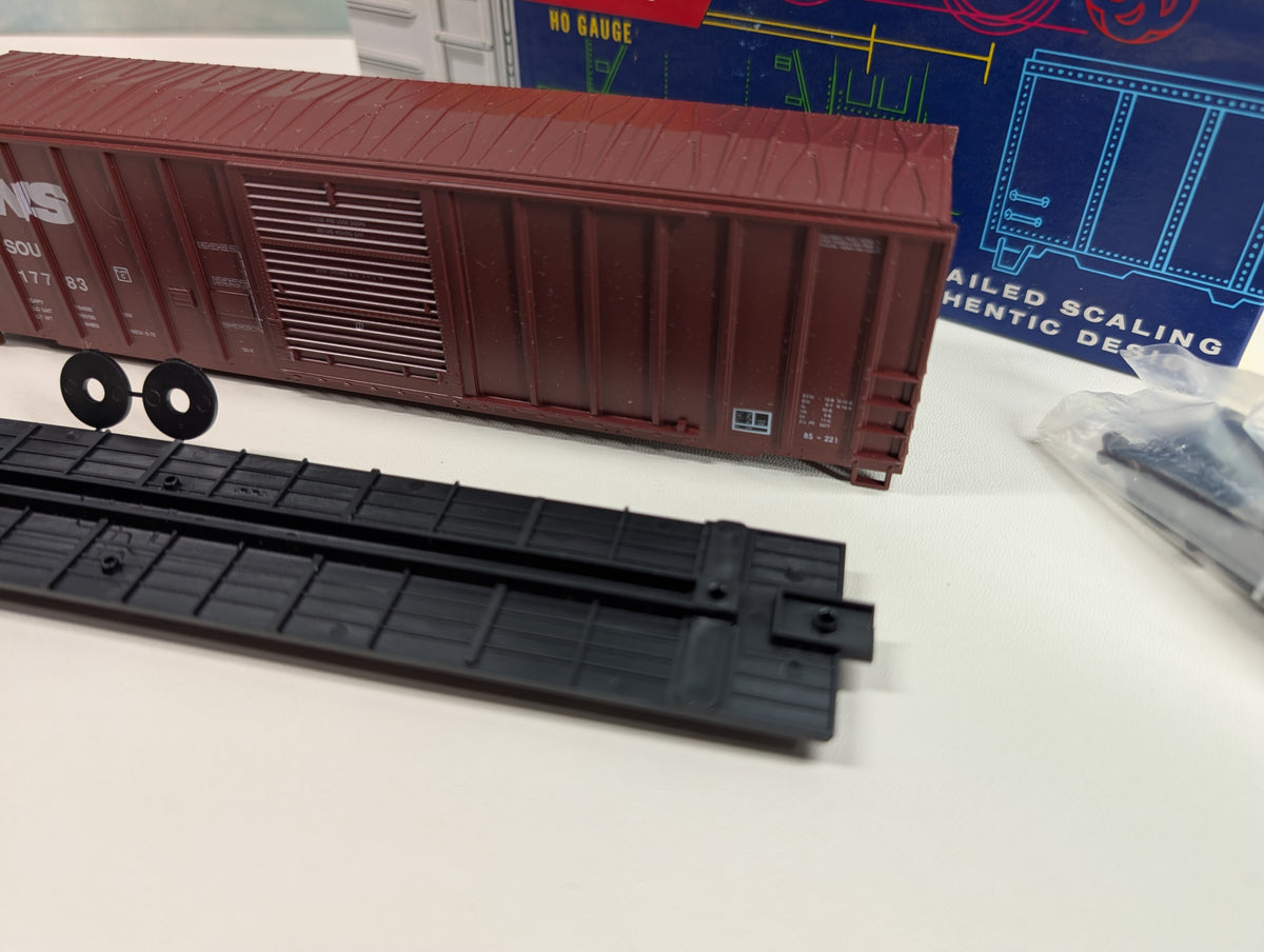 USED Roundhouse 1967 HO Scale 50' FMC SD Box Car Norfolk Southern SOU #17783 KIT