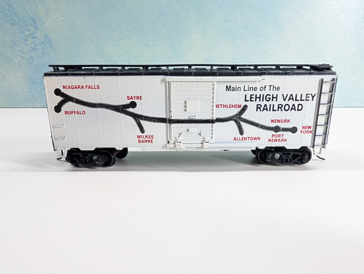 USED Athearn 326 HO Scale 40' Box Car Lehigh Valley Bev-Bel