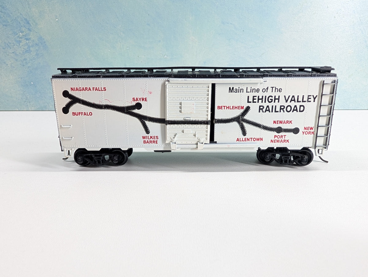 USED Athearn 326 HO Scale 40' Box Car Lehigh Valley Bev-Bel
