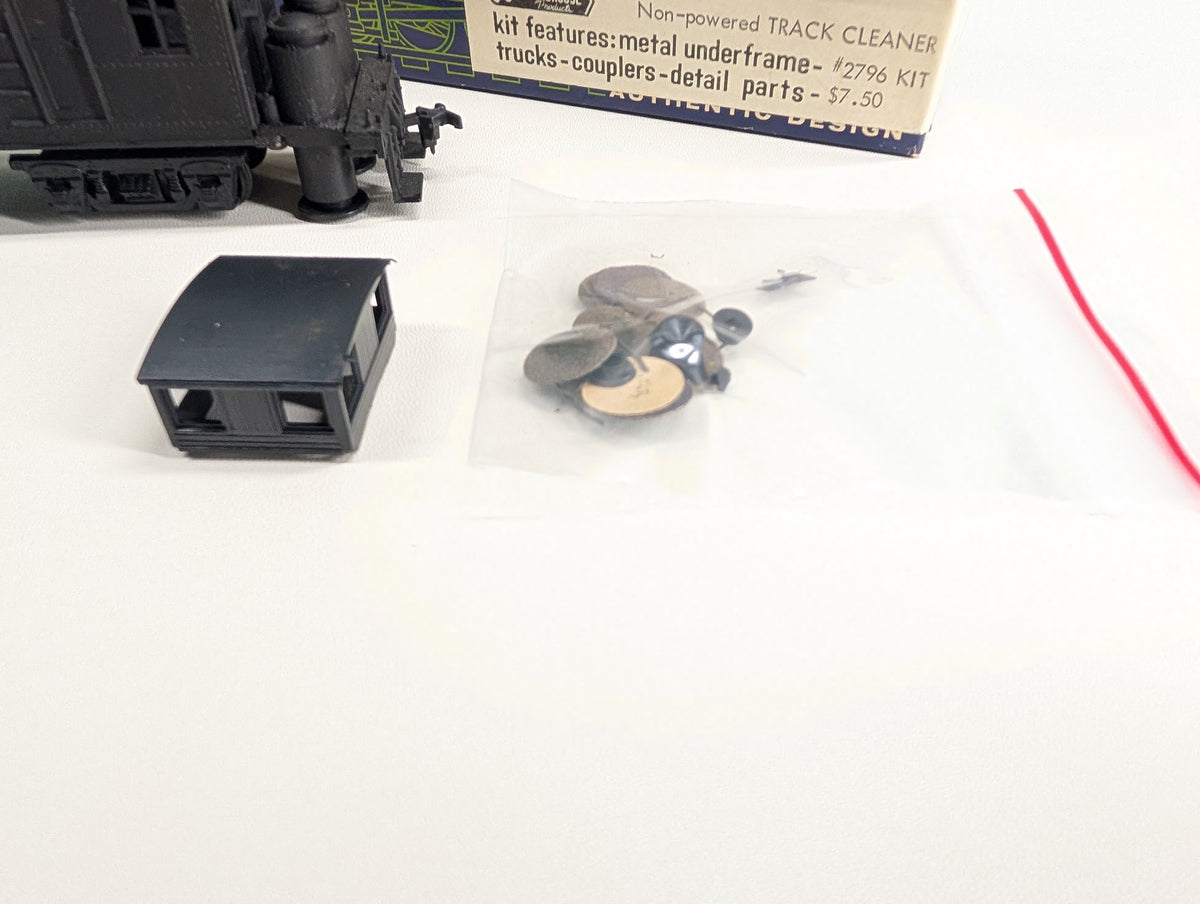 USED Roundhouse 2796 HO Scale Non-Powered Track Cleaner Reading #92830 Started KIT