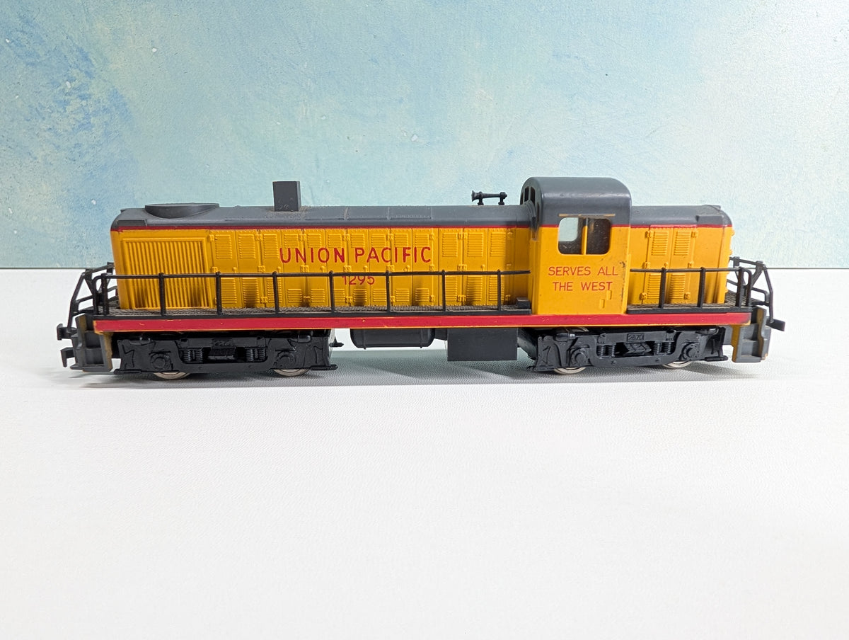USED AHM HO Scale RS-2 Diesel Locomotive Union Pacific UP #1295 Non-Powered