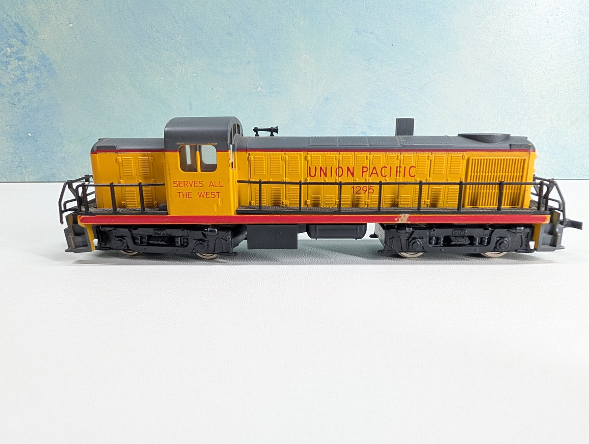 USED AHM HO Scale RS-2 Diesel Locomotive Union Pacific UP #1295 Non-Powered