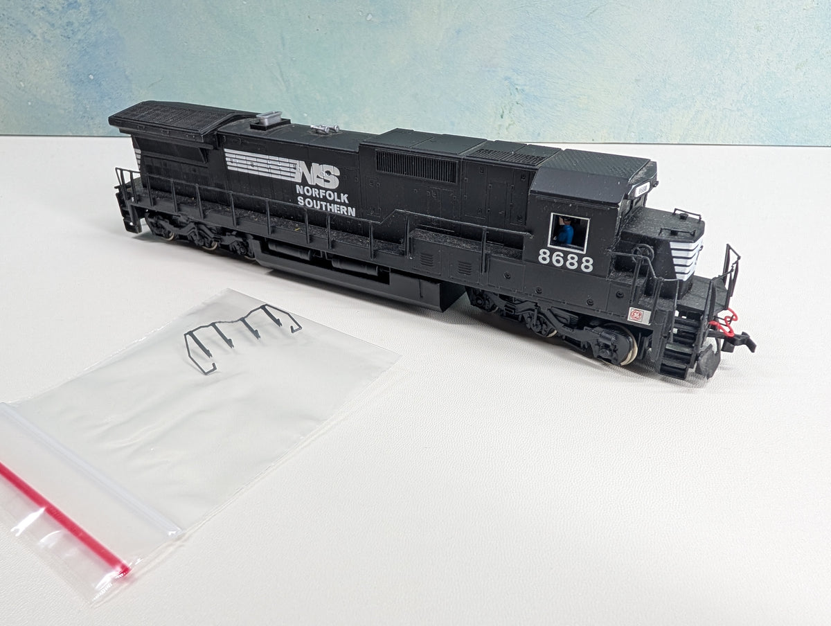 USED Bachmann HO Scale Spectrum Dash 8 40C Norfolk Southern NS #8688 Parts/Repairs DC