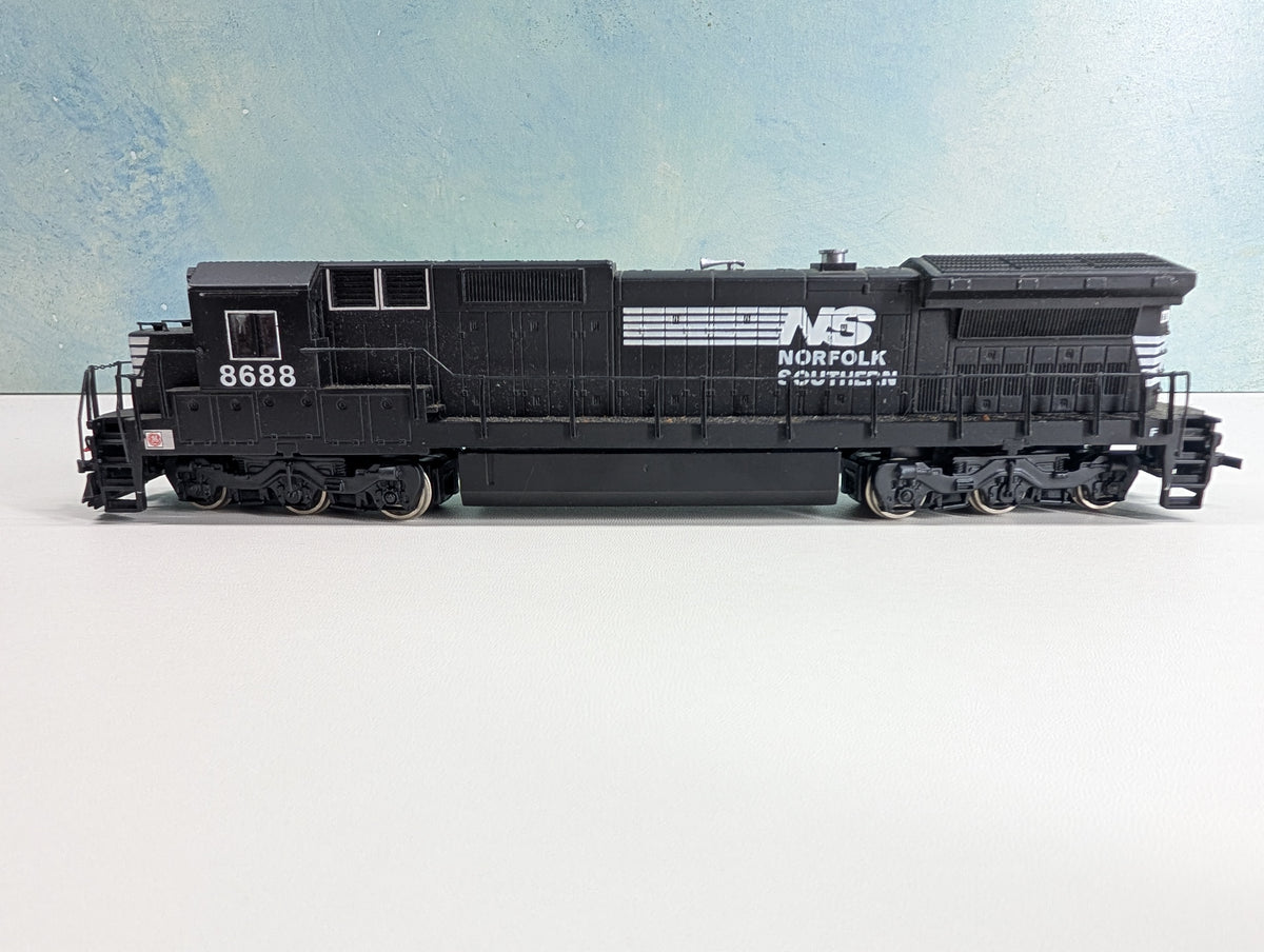 USED Bachmann HO Scale Spectrum Dash 8 40C Norfolk Southern NS #8688 Parts/Repairs DC