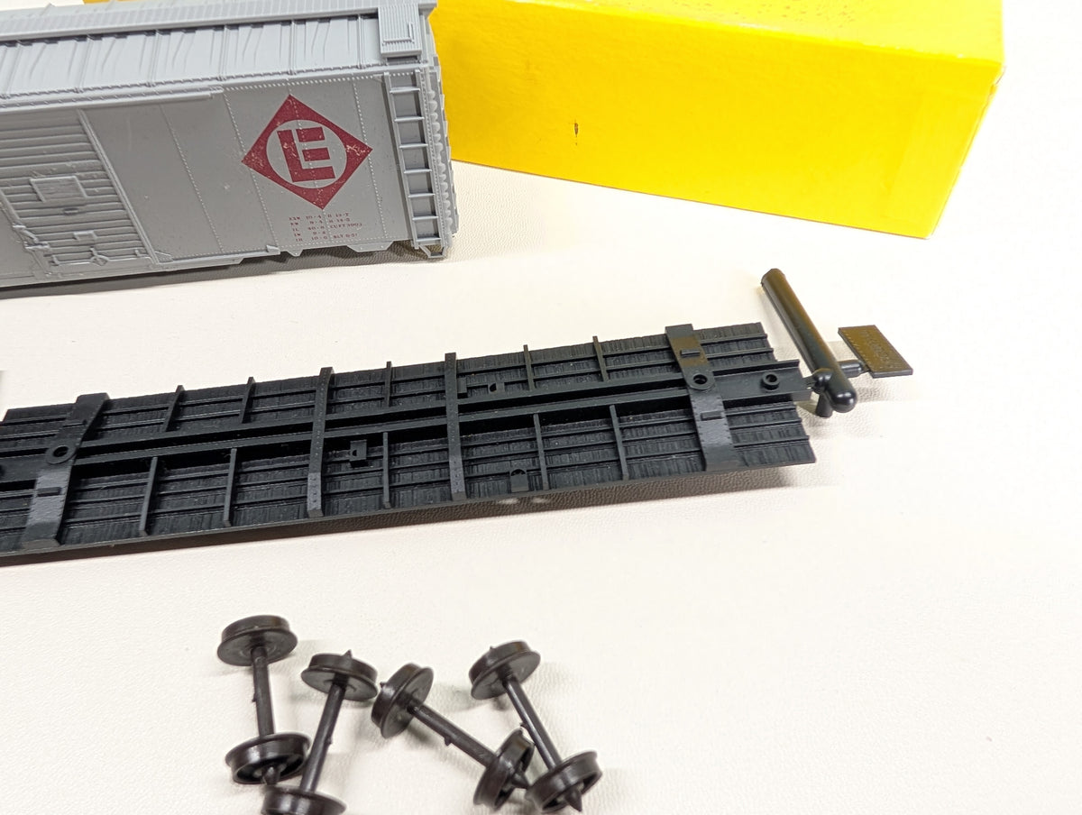 USED Accurail 1522 HO Scale 40' AAR Box Car Erie Lackawanna EL #74221 KIT