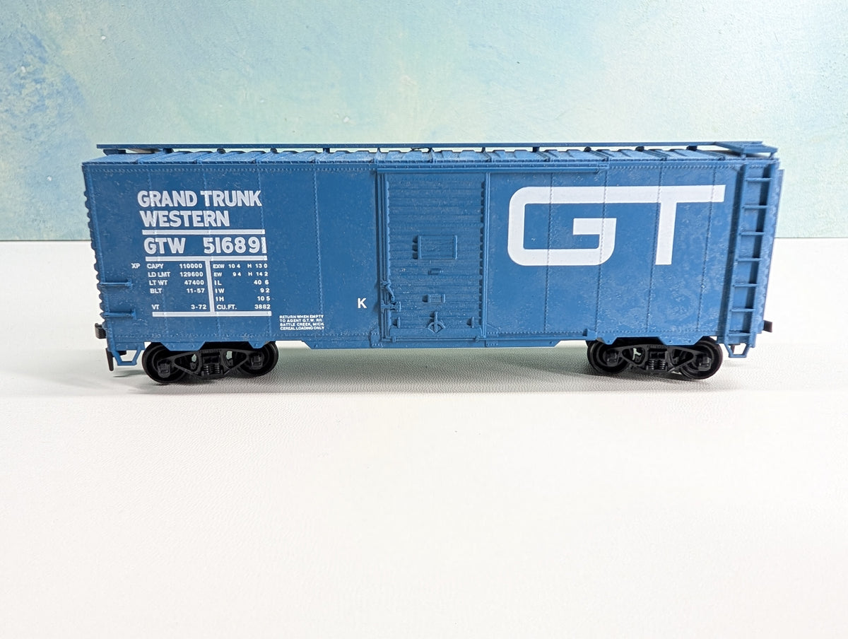 USED Accurail 3212 HO Scale 40' AAR Box Car Grand Trunk Western GTW #516891