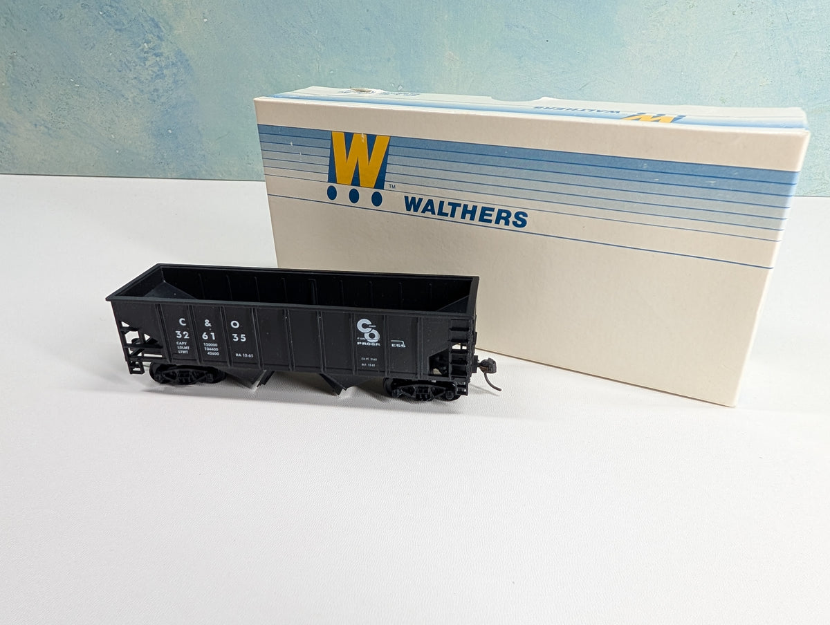 USED Walthers #932-56 HO Scale 36' Hopper Chesapeake and Ohio C&O #326135
