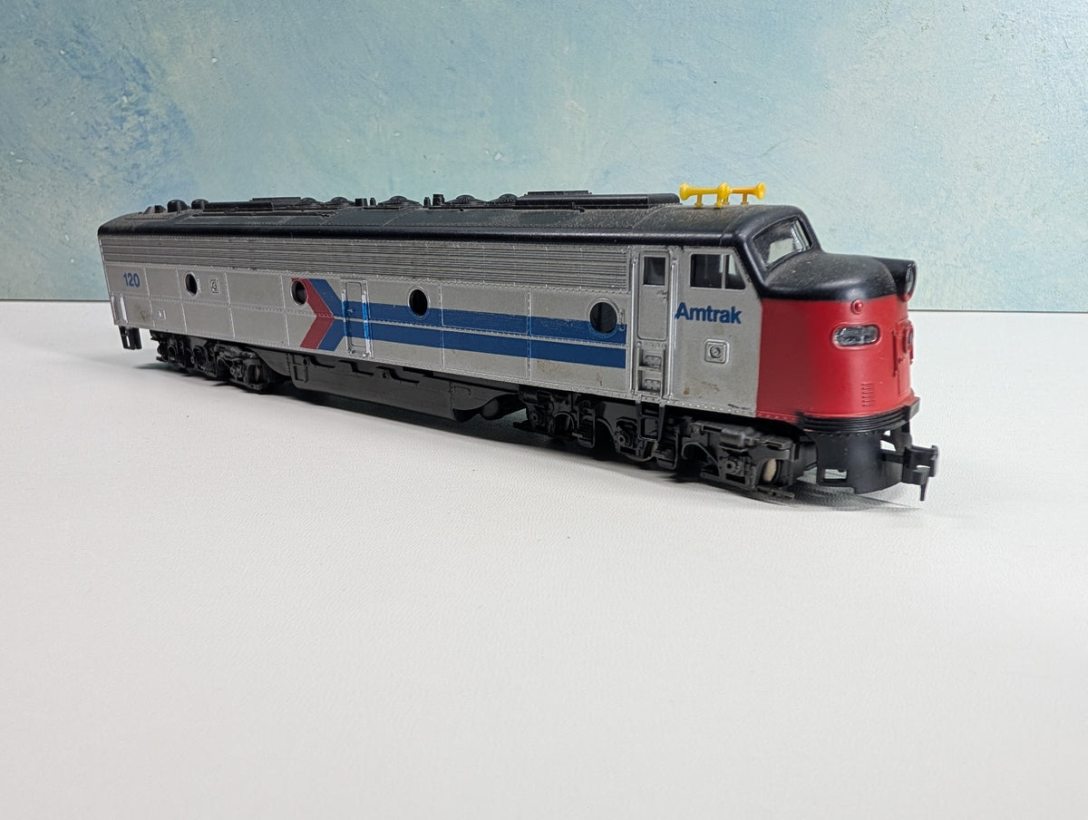USED HO Scale EMD E9 Diesel Locomotive Amtrak #120 Non-Powered