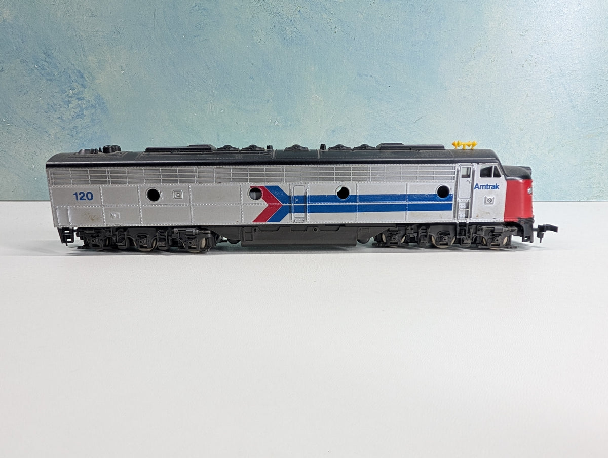 USED HO Scale EMD E9 Diesel Locomotive Amtrak #120 Non-Powered