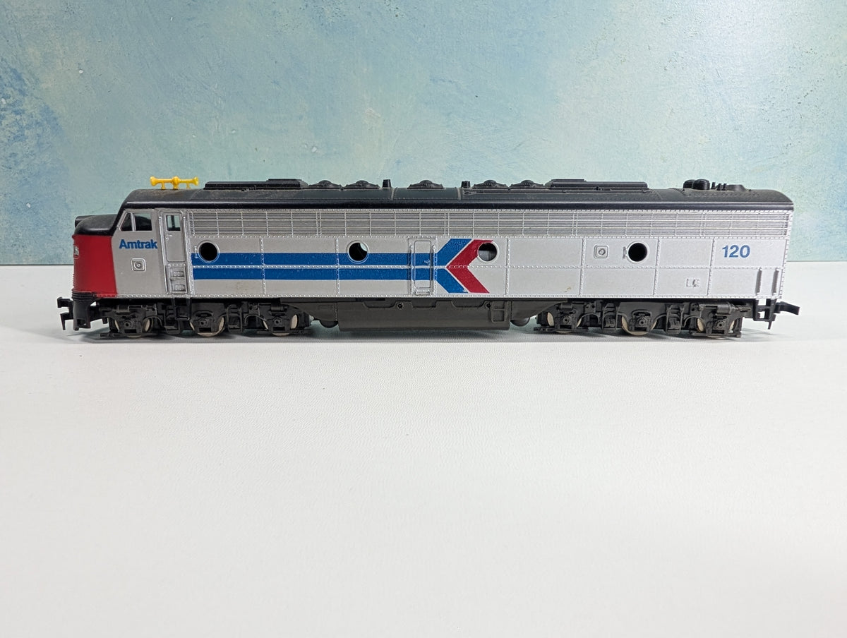 USED HO Scale EMD E9 Diesel Locomotive Amtrak #120 Non-Powered