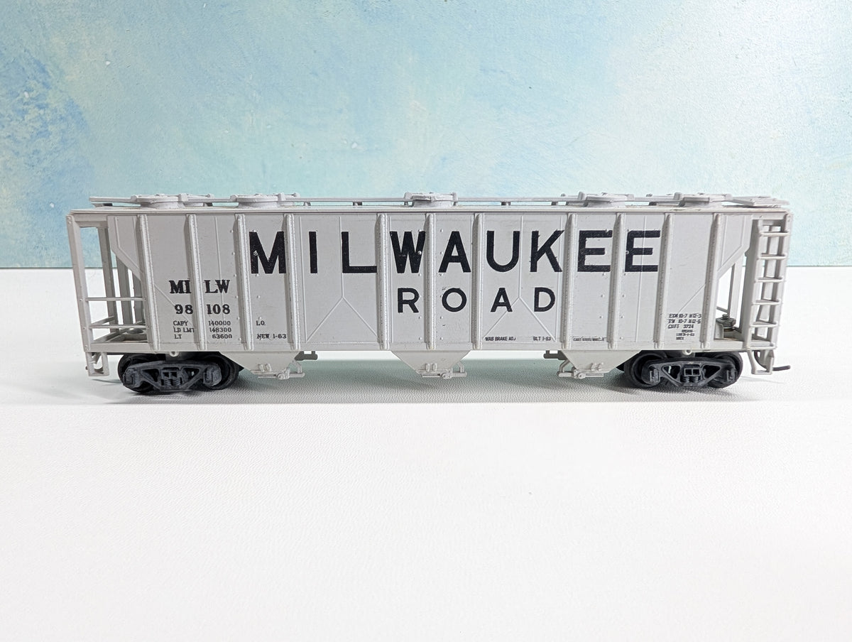 USED HO Scale Covered Hopper Milwaukee Road MILW #98108