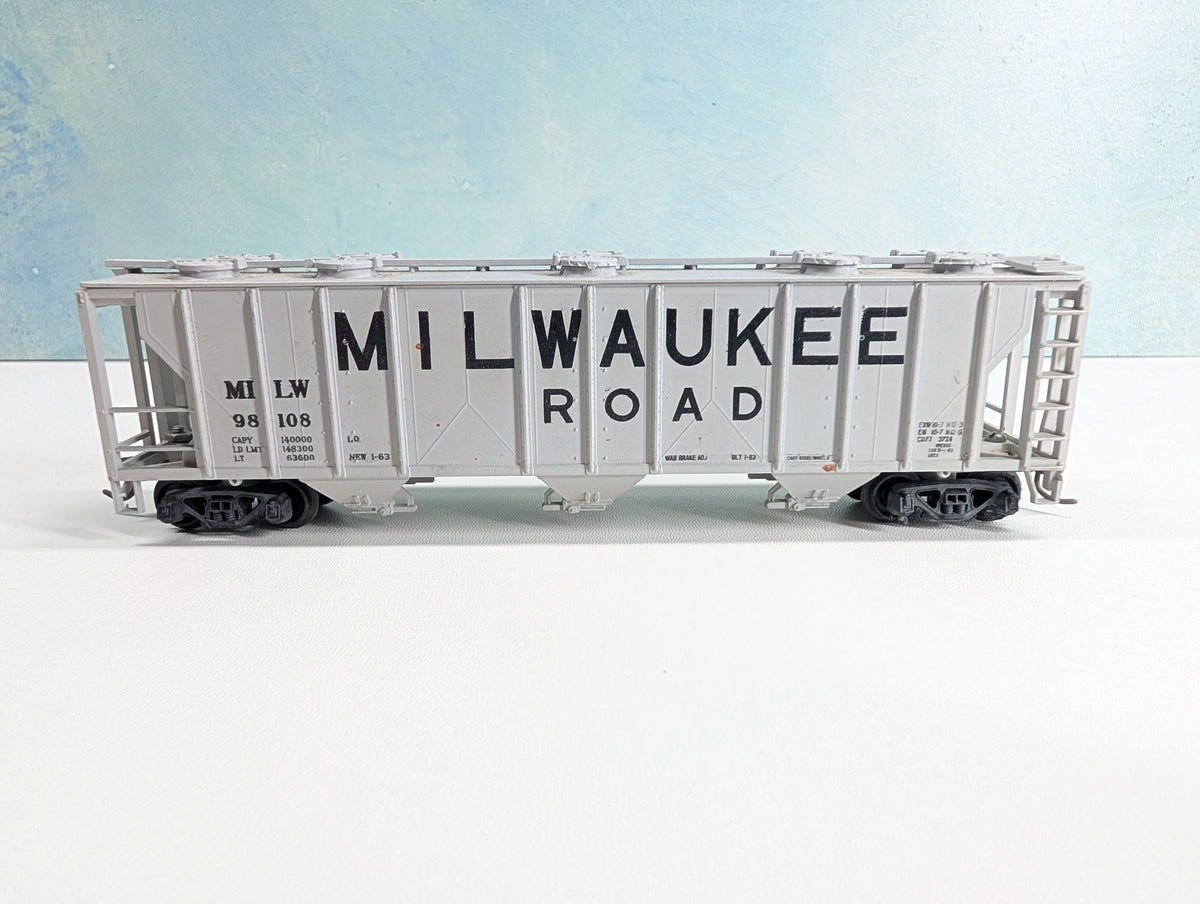 USED HO Scale Covered Hopper Milwaukee Road MILW #98108