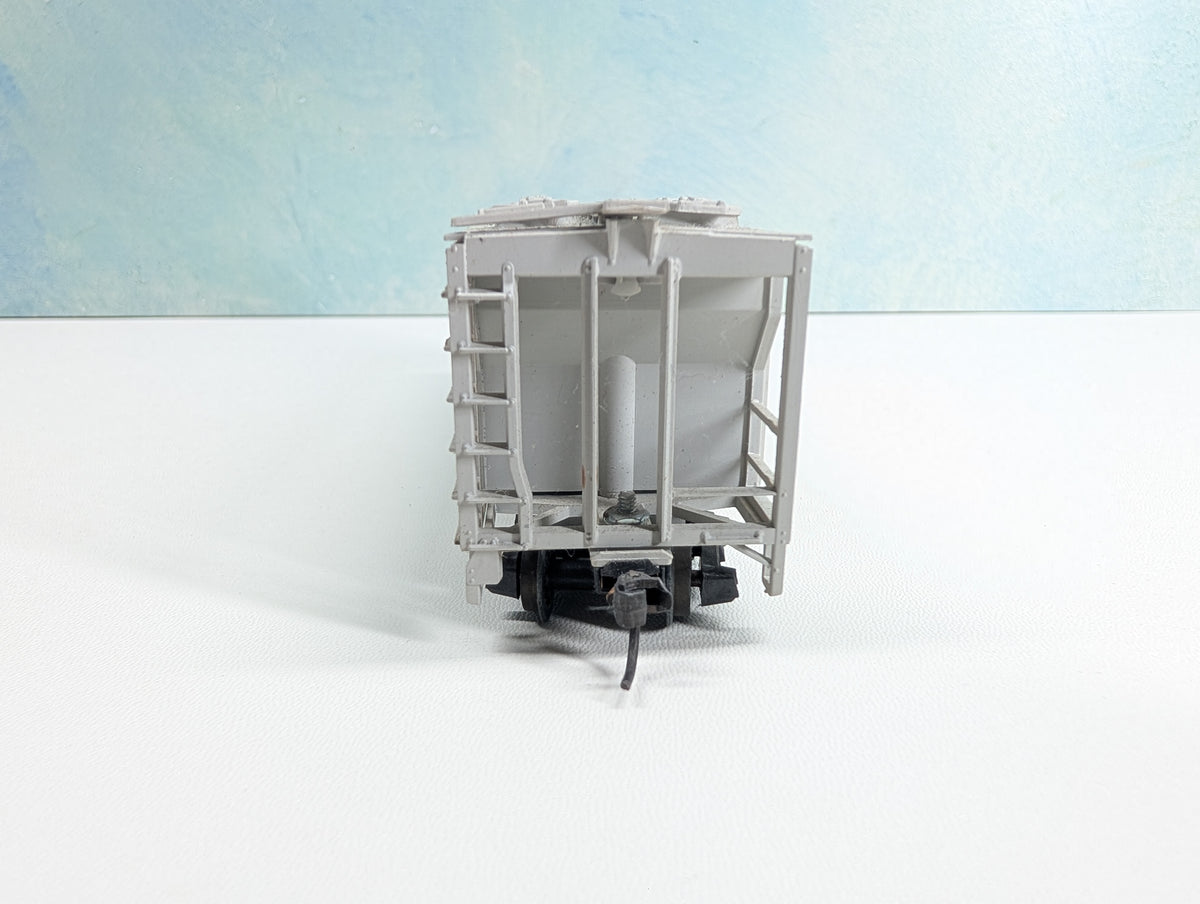 USED HO Scale Covered Hopper Naugatuck Plastics NAHX #15256