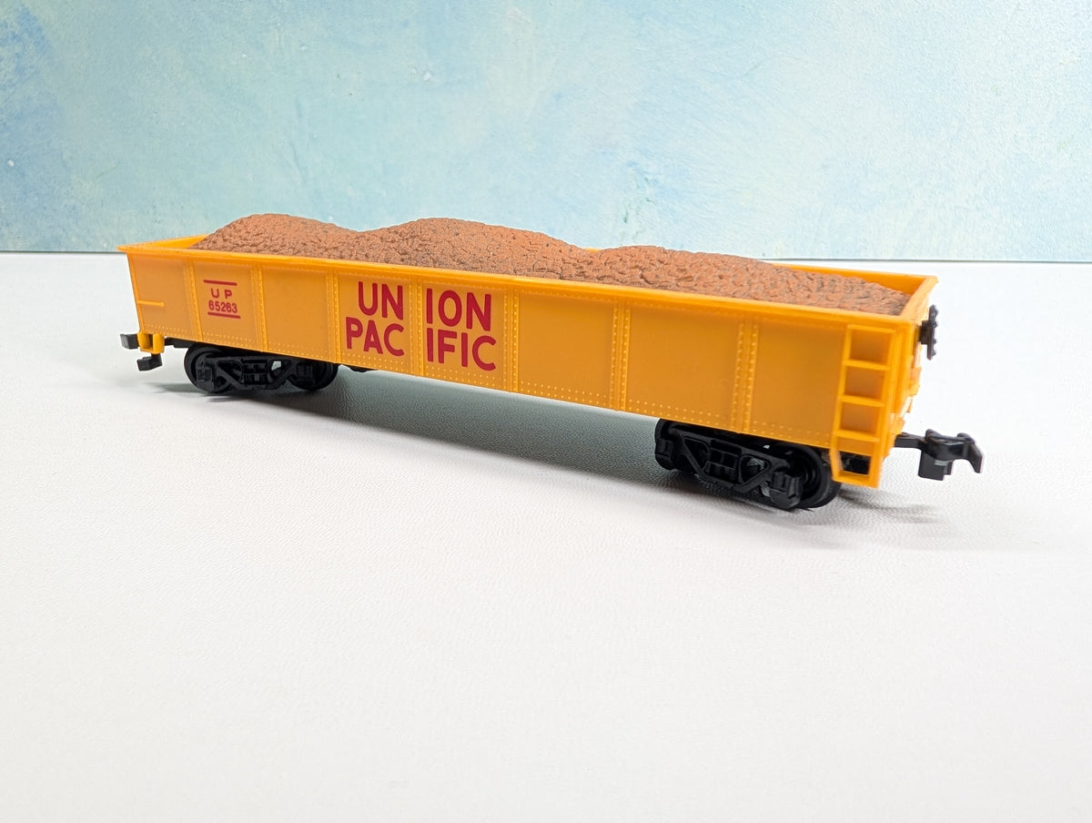 USED Bachmann HO Scale Gondola w/ Load Union Pacific UP #65263