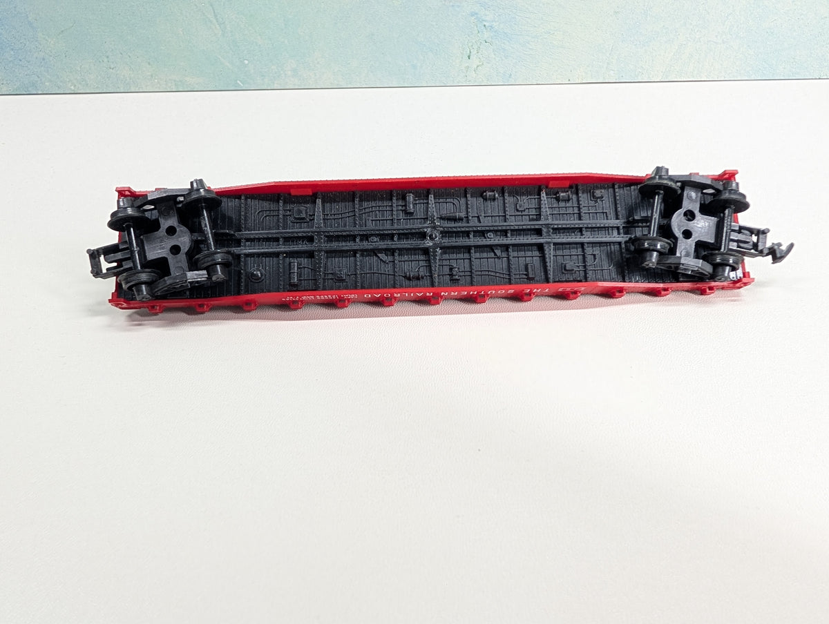 USED HO Scale 50' Flat Car w/ Load Southern #4365