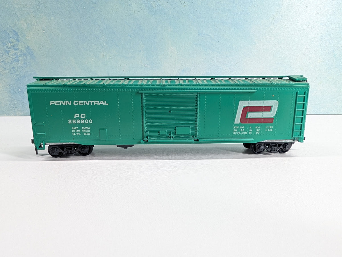 USED Roundhouse HO Scale 50' Box Car Penn Central PC #268800