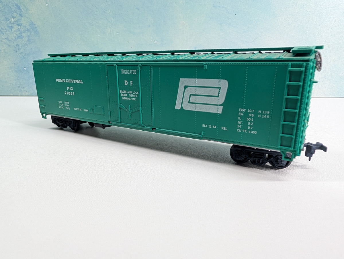 USED Roundhouse HO Scale 50' Box Car Penn Central PC #21068