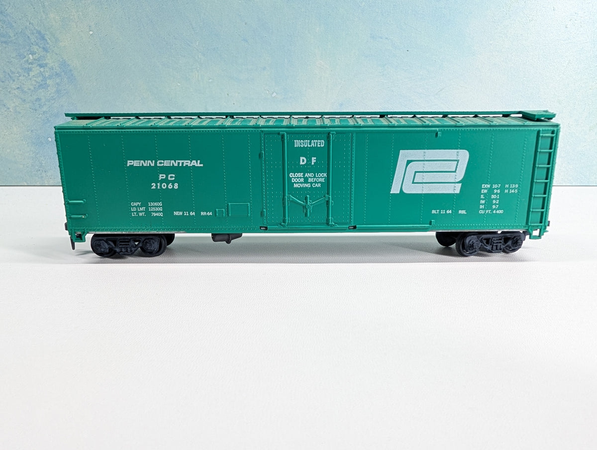 USED Roundhouse HO Scale 50' Box Car Penn Central PC #21068