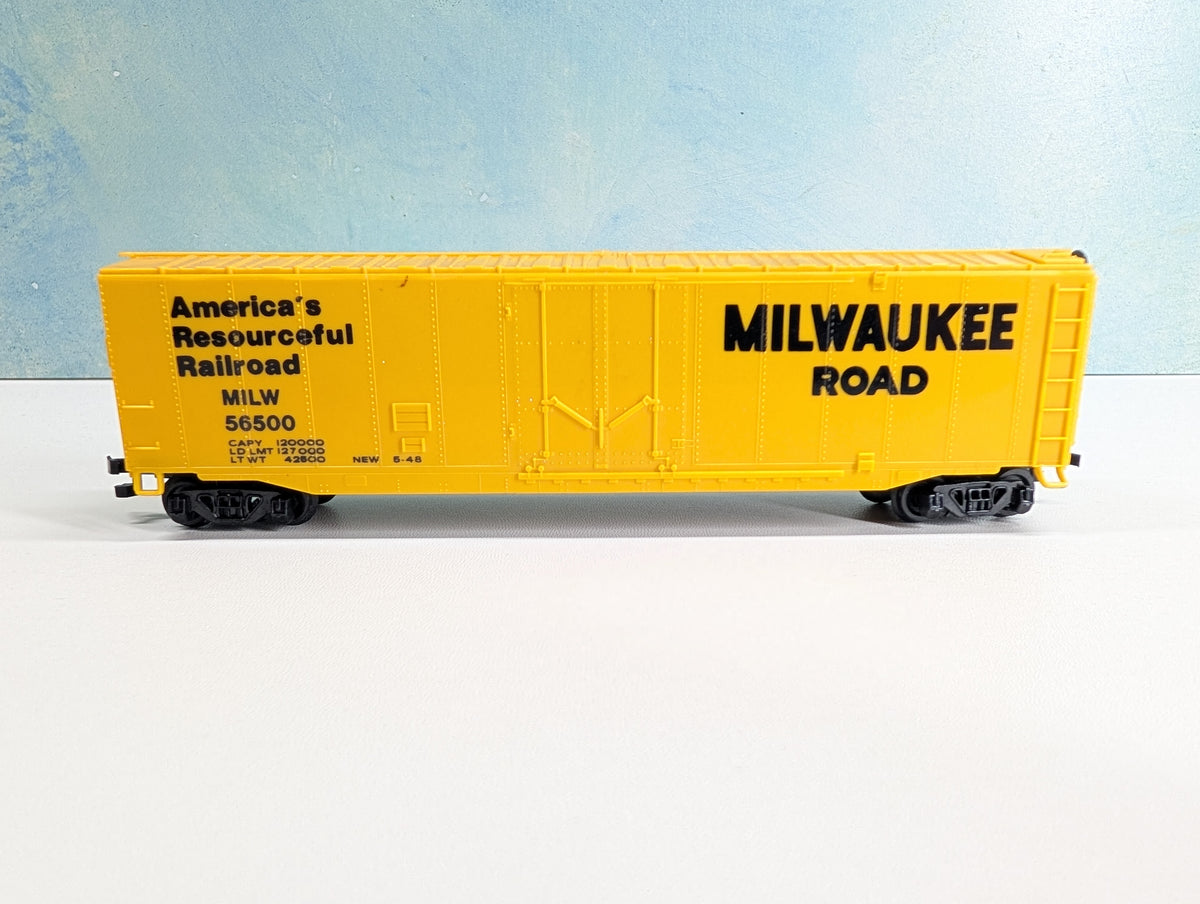 USED Bachmann HO Scale 50' Box Car Milwaukee Road MILW #56500