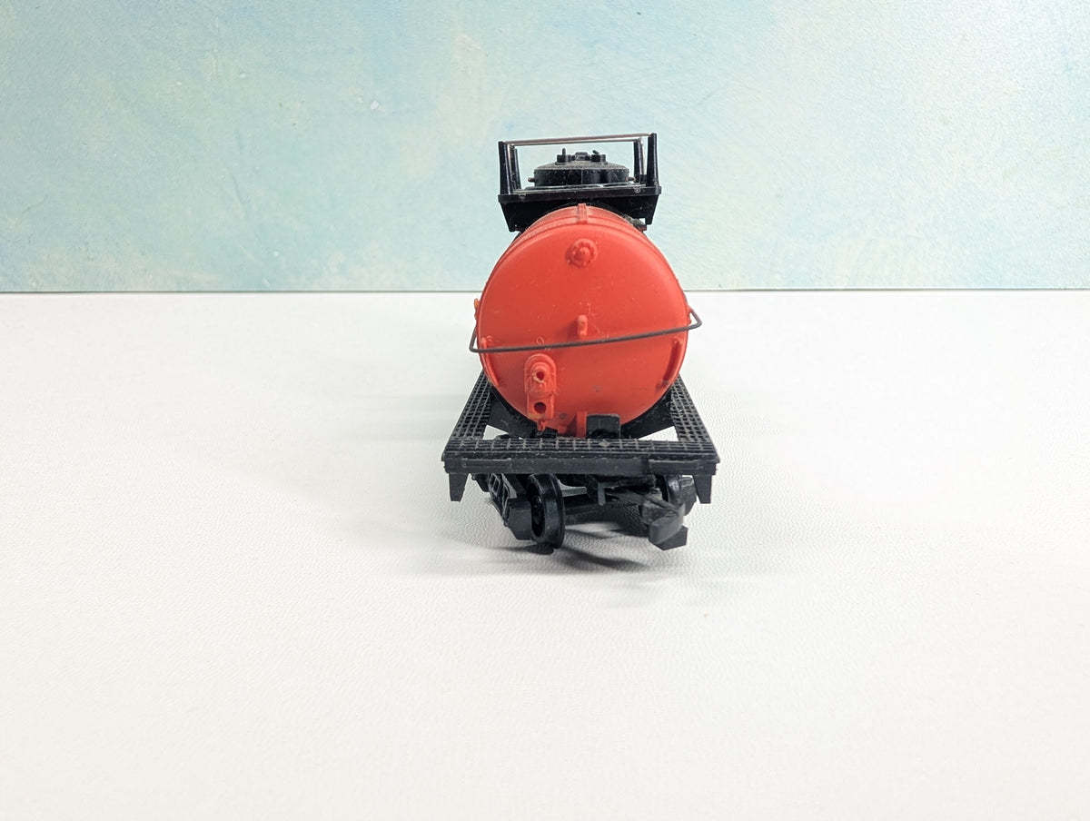 USED Bachmann HO Scale Single Dome Chemical Tank Car Hooker