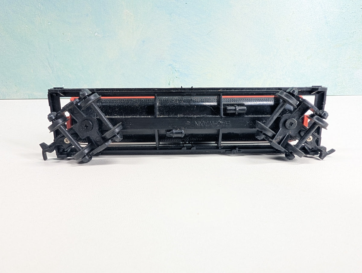 USED Bachmann HO Scale Single Dome Chemical Tank Car Hooker