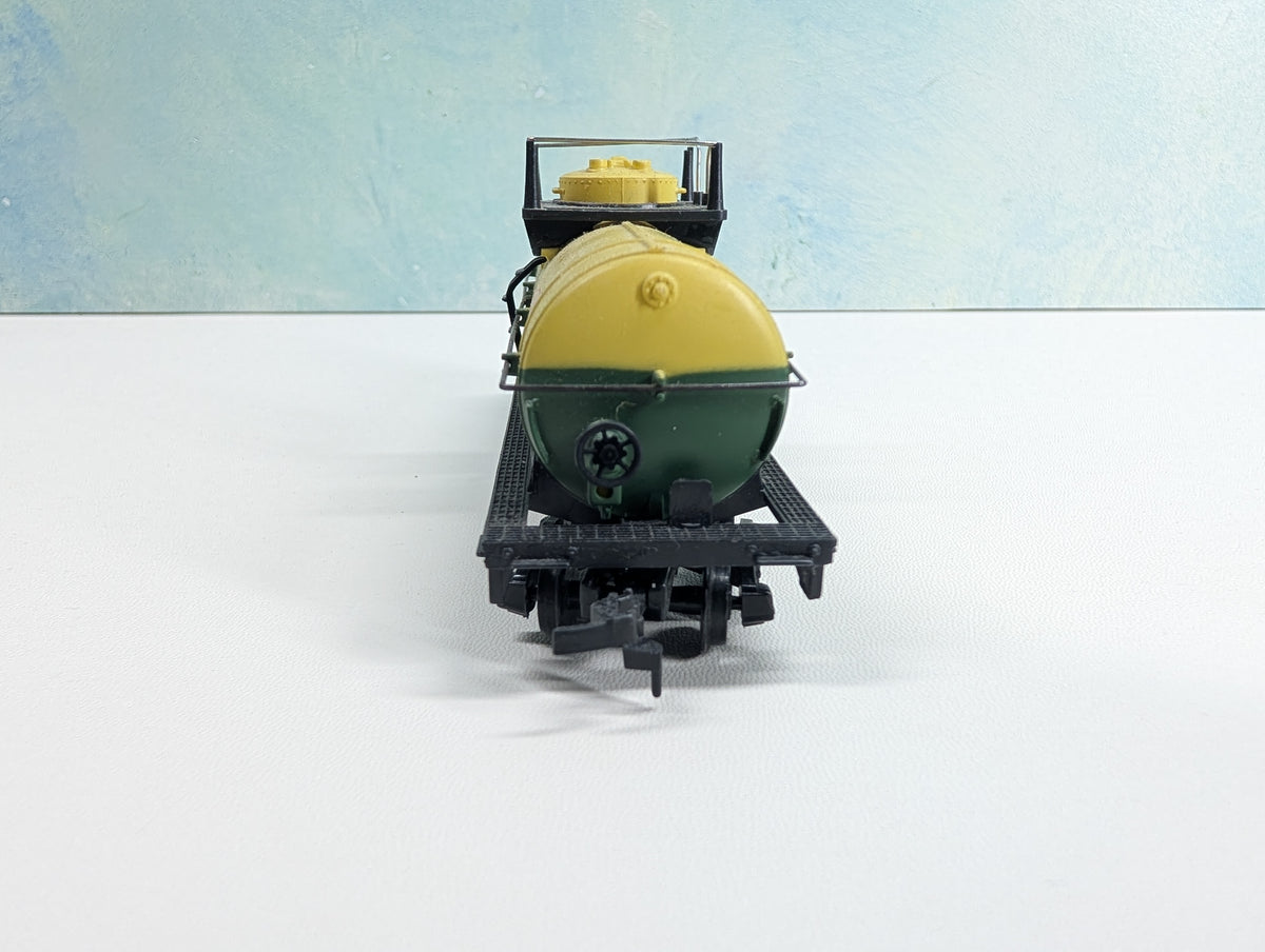 USED Tyco HO Scale Tank Car DuPont DUPX #6046