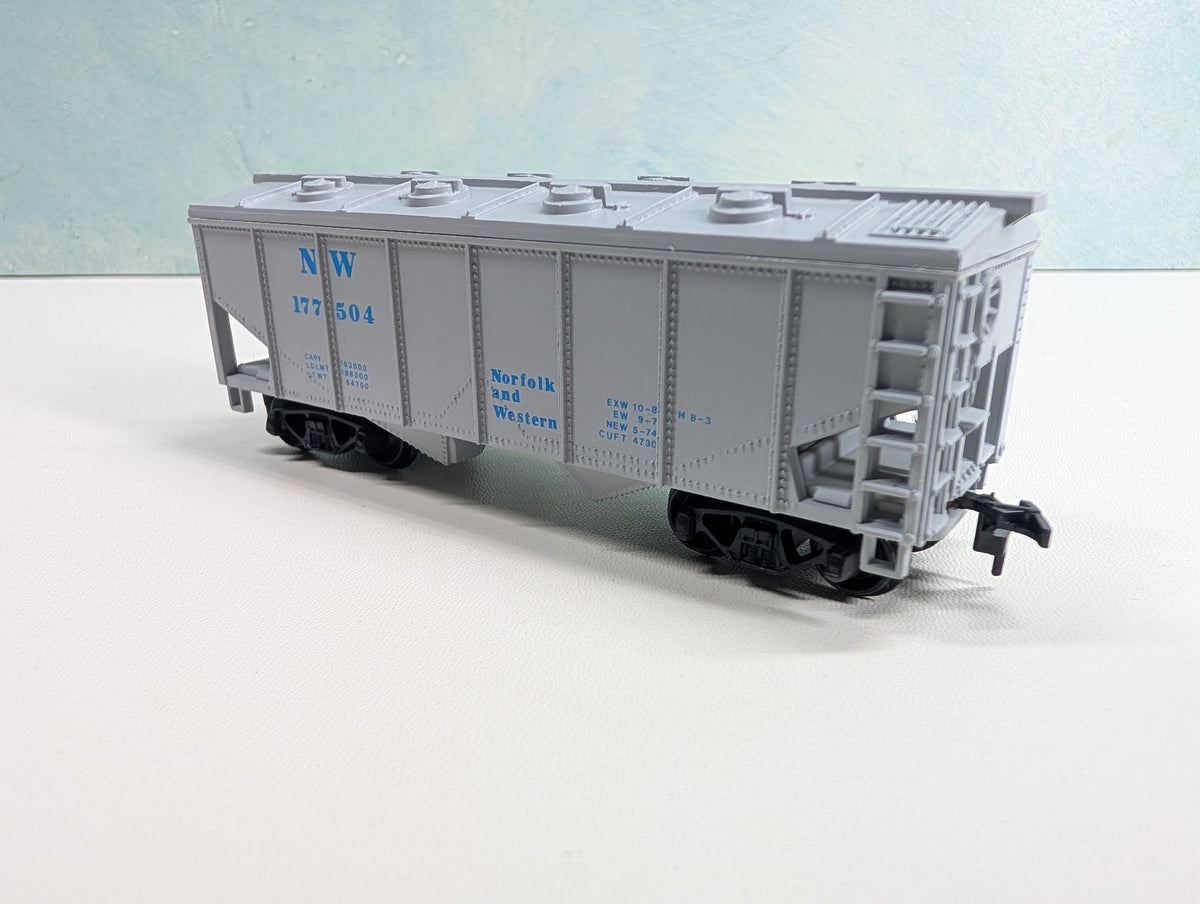 USED HO Scale 2 Bay Covered Hopper Norfolk & Western NW #177504