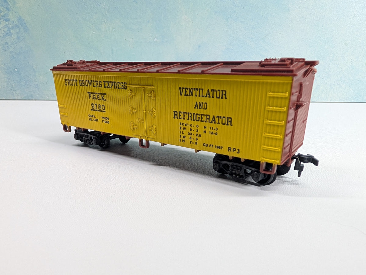 USED Varney HO Scale Box Car Fruit Growers Express FGEX #9780