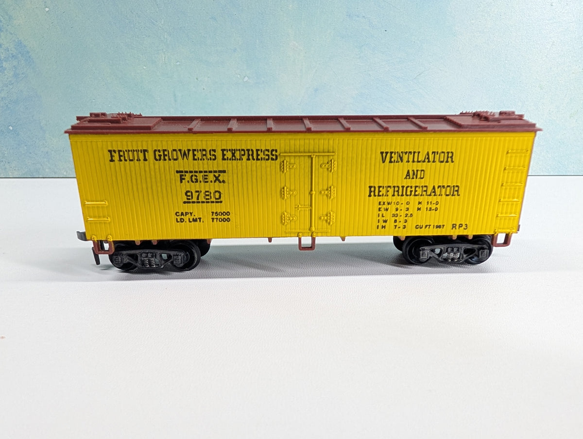 USED Varney HO Scale Box Car Fruit Growers Express FGEX #9780