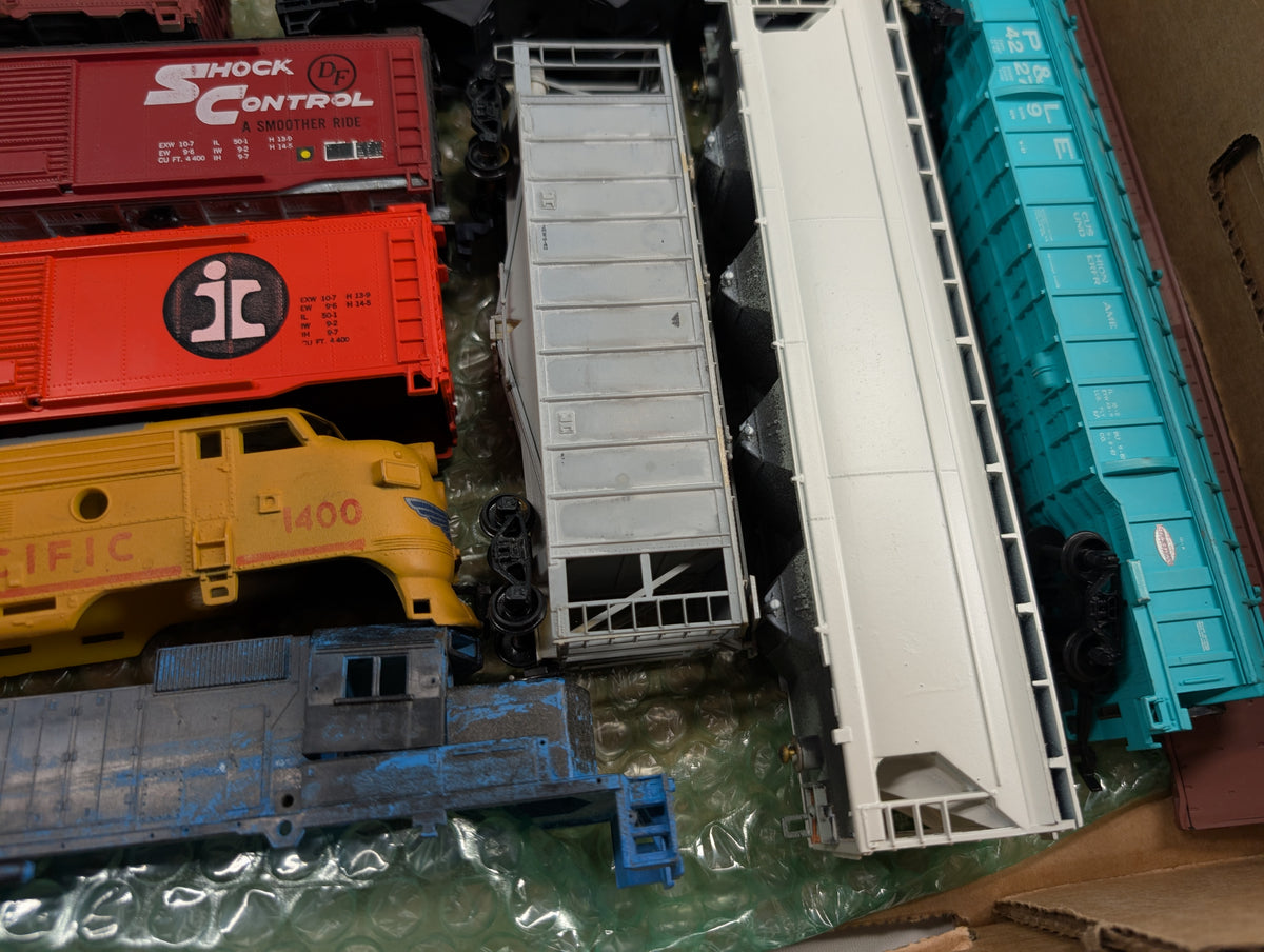 USED HO Scale Lot of for Parts/Repairs Locomotives, Box Cars, Tank Cars, Shells and more