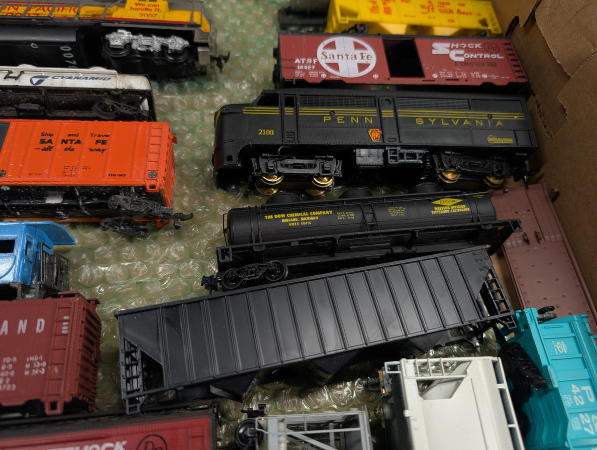 USED HO Scale Lot of for Parts/Repairs Locomotives, Box Cars, Tank Cars, Shells and more